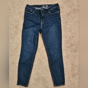 Old navy womens rockstar jeans.